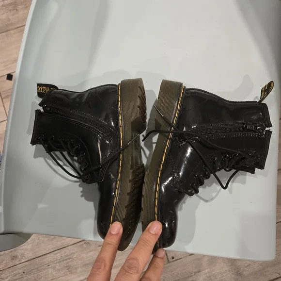 Dr. Martens Kids Glossy Black Boots Juinor Sz 2 Us - Picture 3 of 9